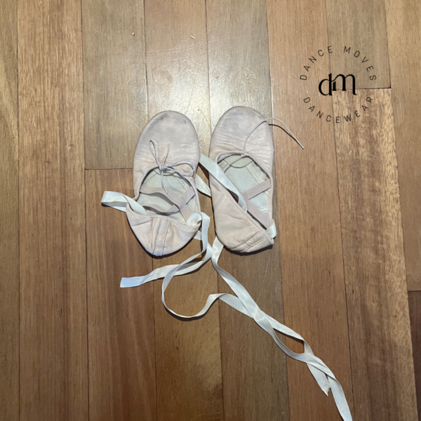 Pre-loved Capezio leather | ballet shoe with ribbons | size 4 (street shoe est)